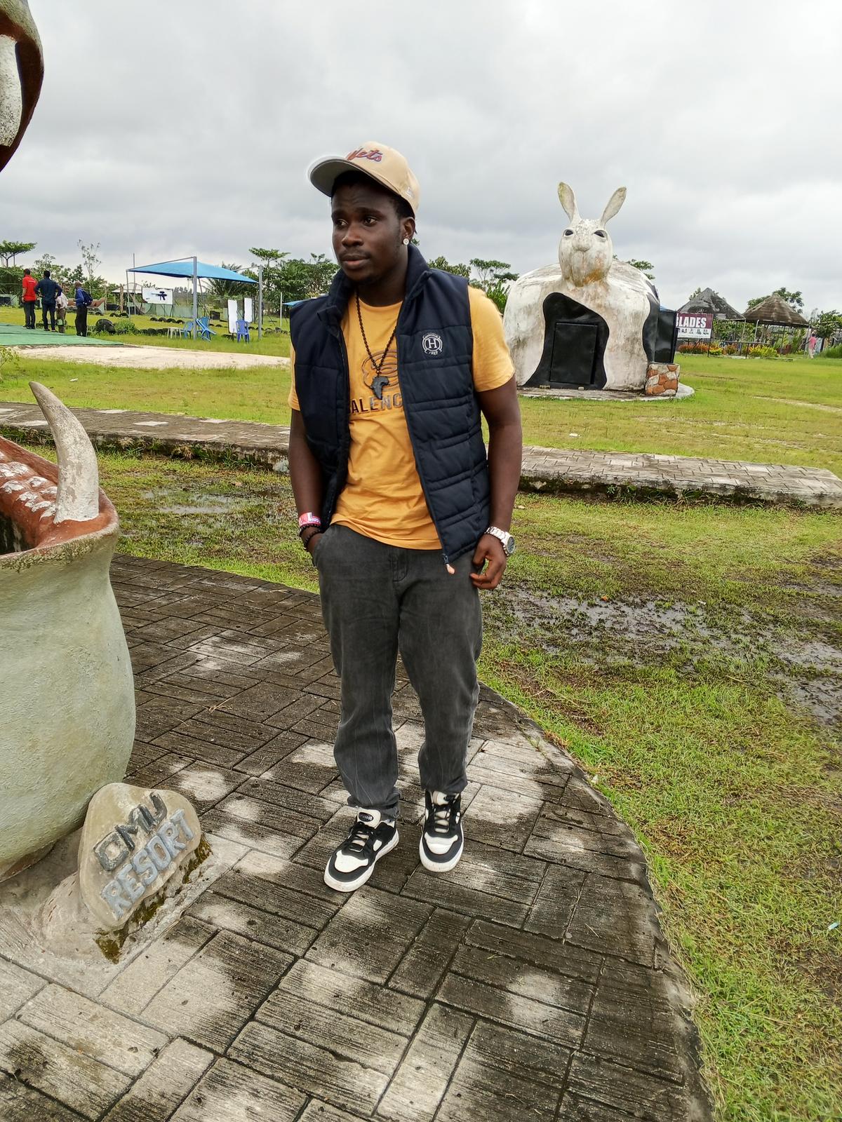 Dizzyblaq in Agege, Lagos, Nigeria, Nigeria — photo 1 of 2
