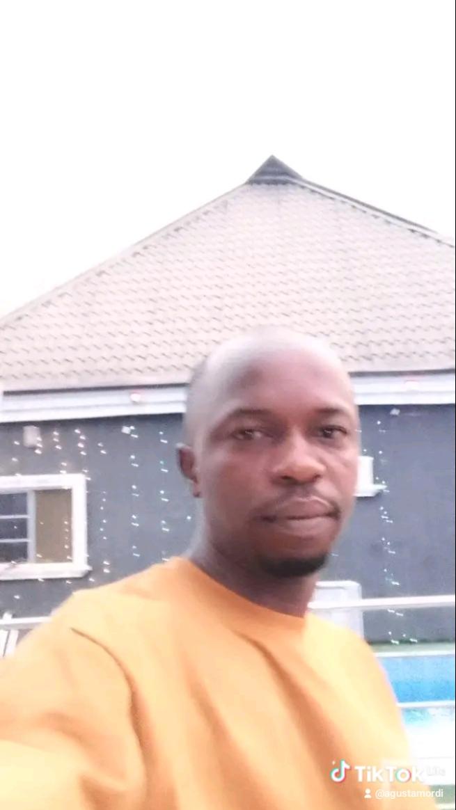 Mike in Benin City , Edo, Nigeria, Nigeria — photo 1 of 3