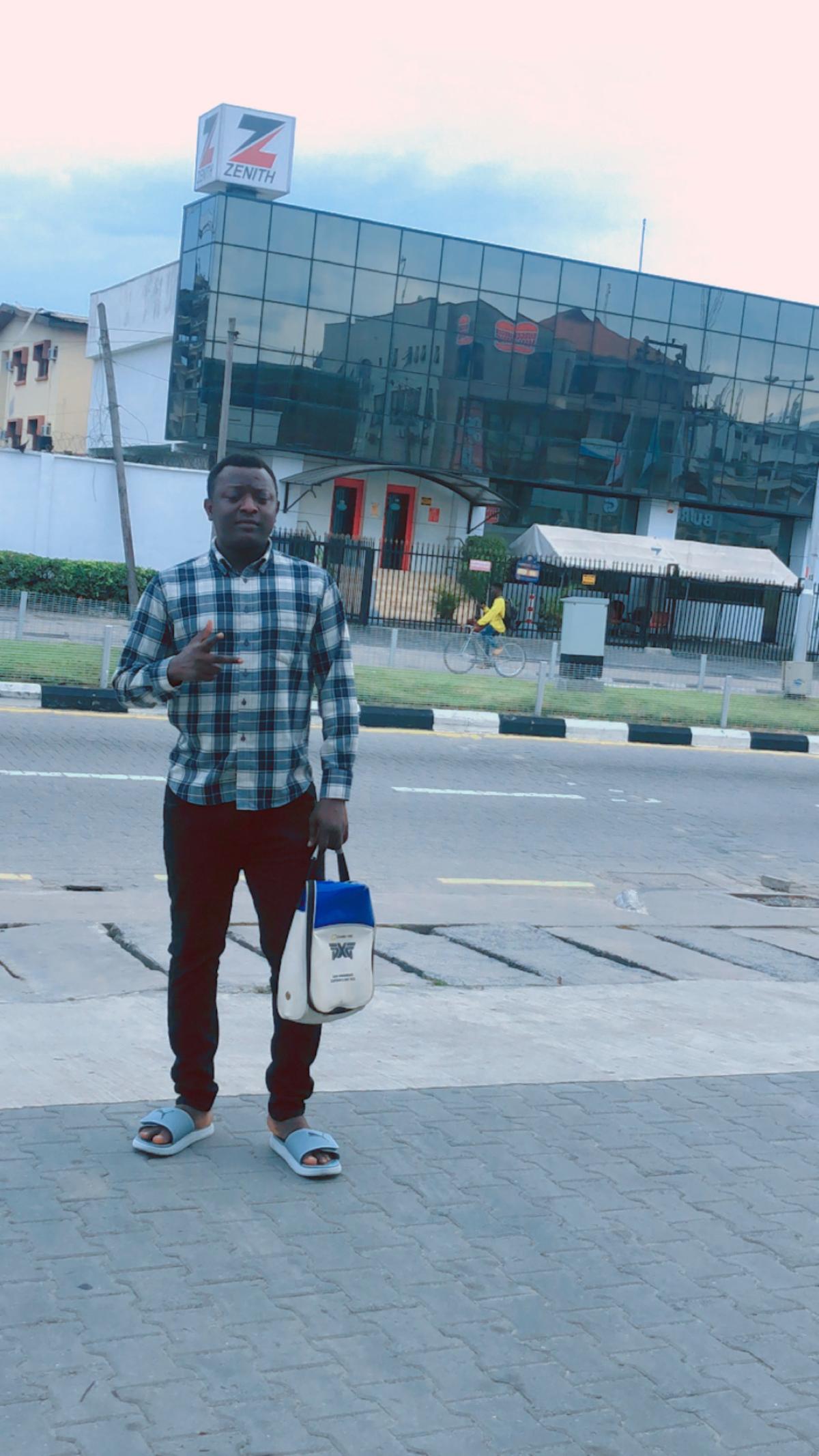 Mob in Lekki, Lagos, Nigeria, Nigeria — photo 1 of 3