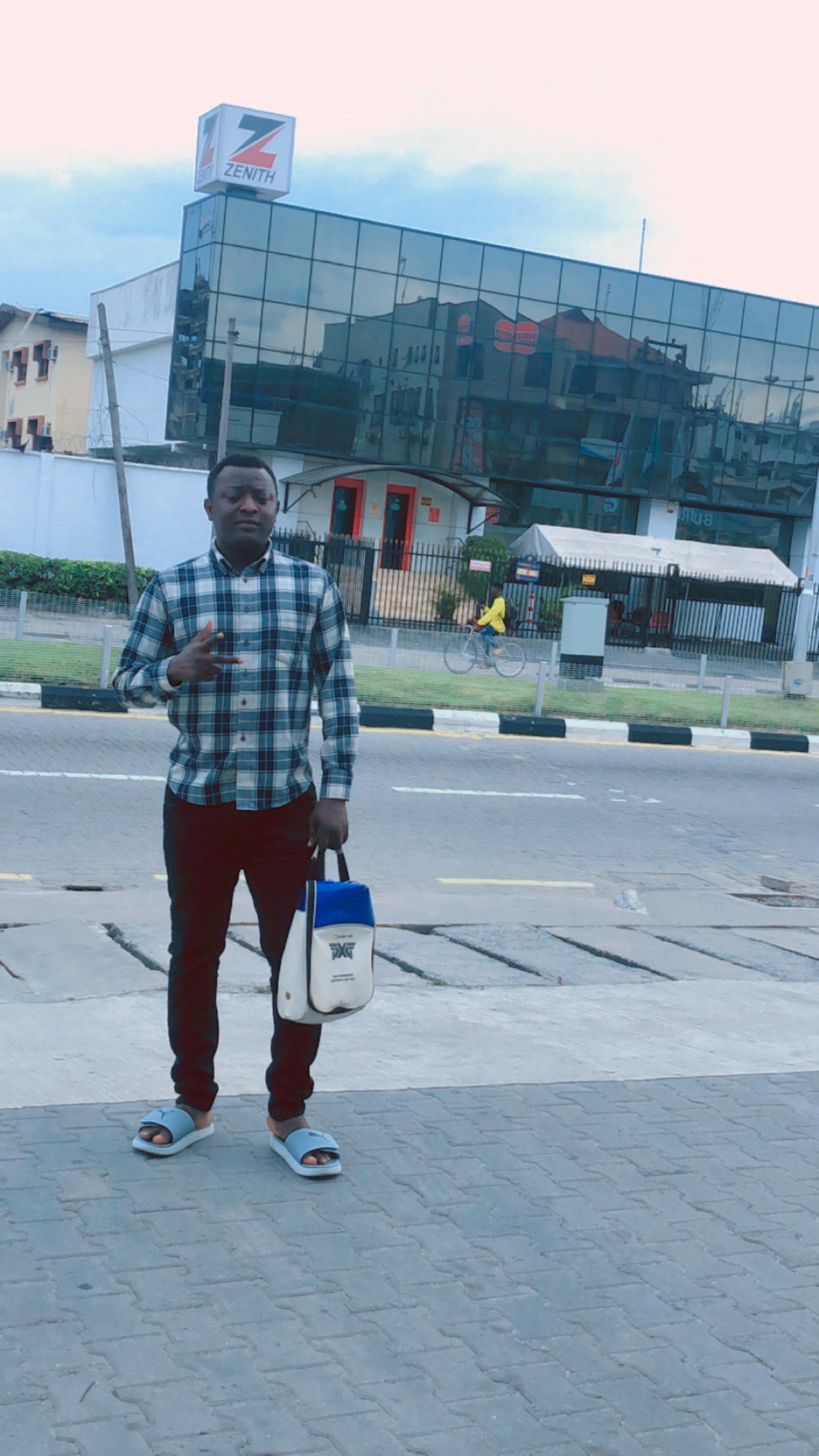 Mob in Lekki, Lagos, Nigeria, Nigeria — photo 1 of 3