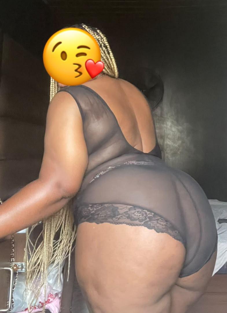 Sexy profit in Lekki , Lagos, Nigeria, Nigeria — photo 4 of 5